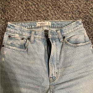 Abercrombie & Fitch Curve Love Ultra High Rise 90s Straight Jean